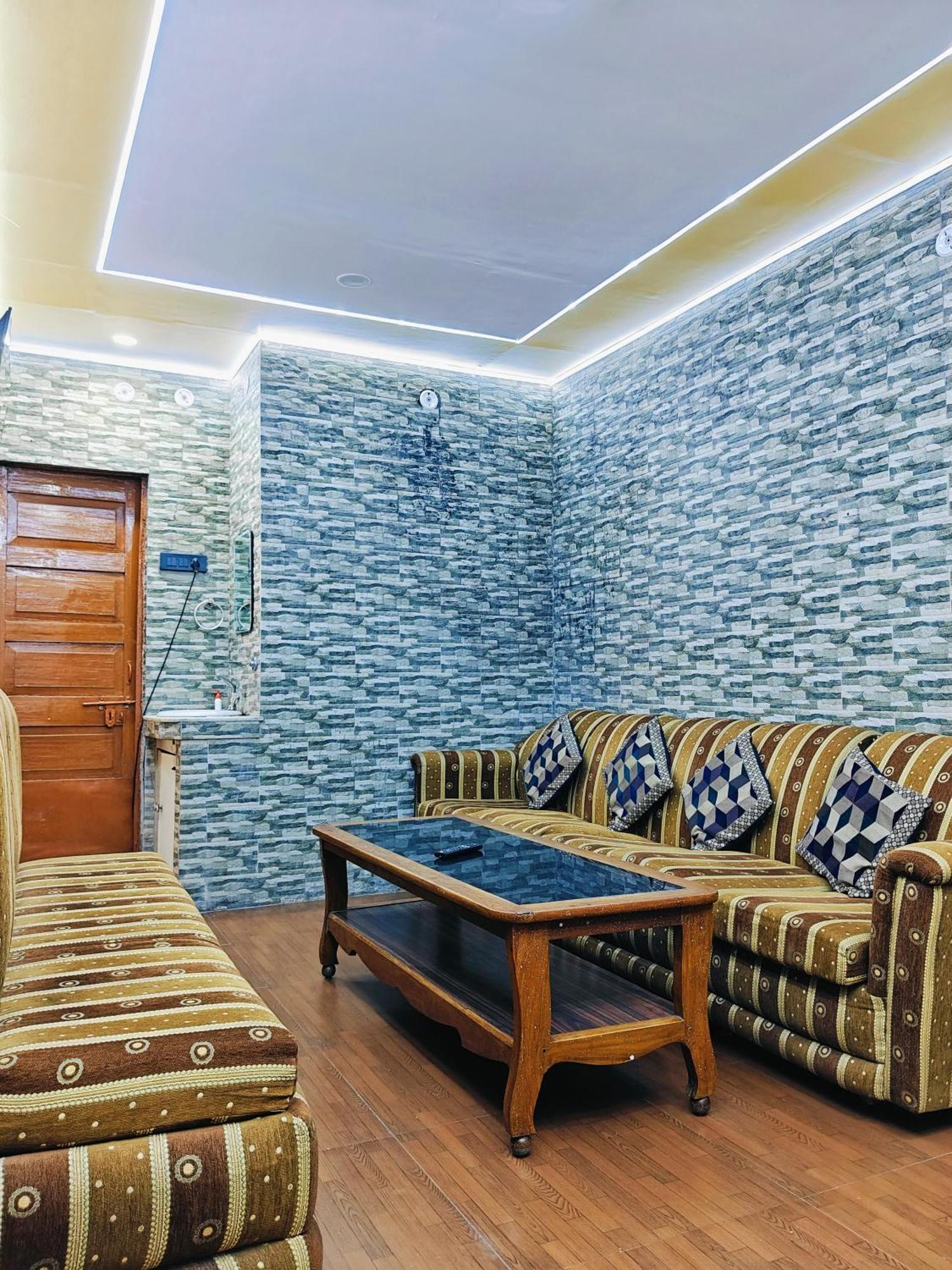 Kiara Home Stays Waranasi Zewnętrze zdjęcie