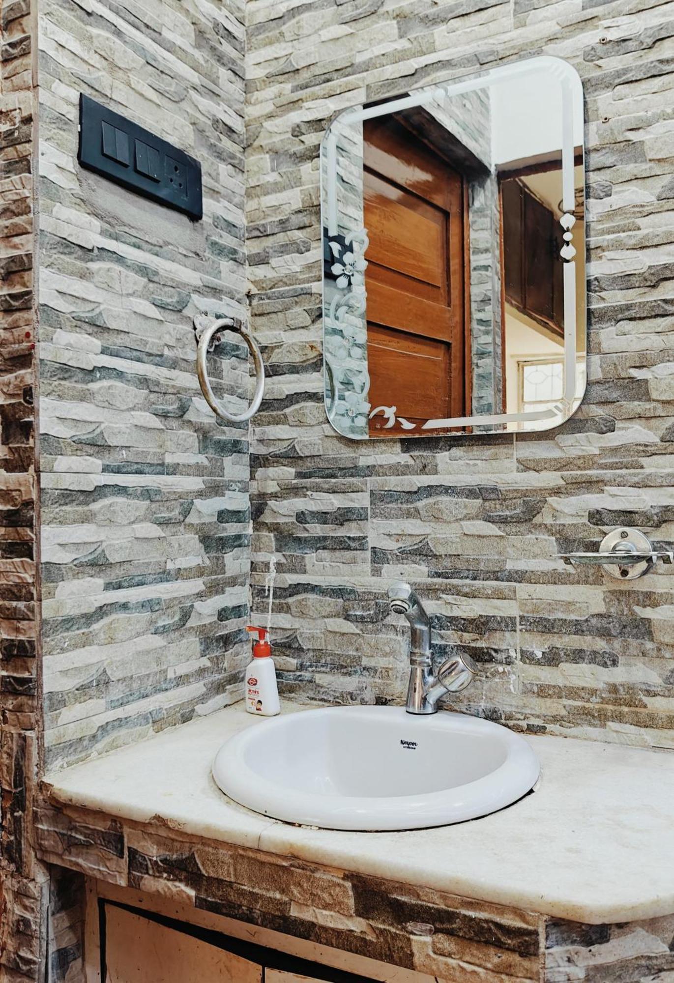Kiara Home Stays Waranasi Zewnętrze zdjęcie